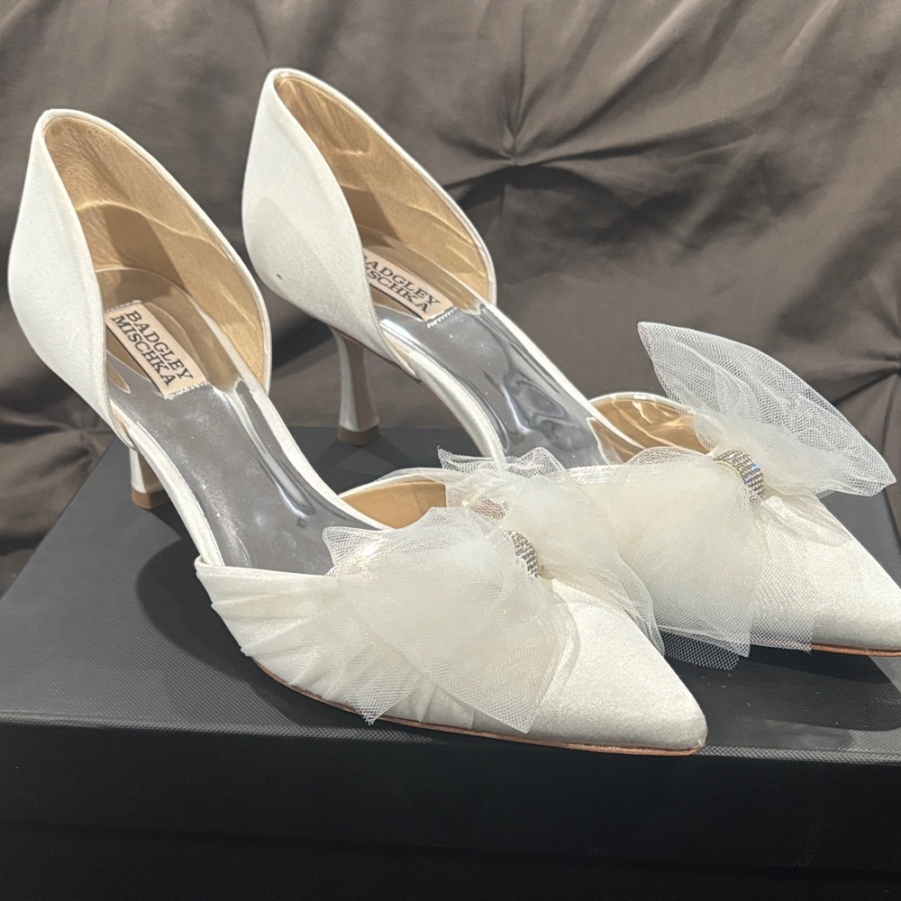 Badgley Mischka Ivory Heels with Tulle Bow